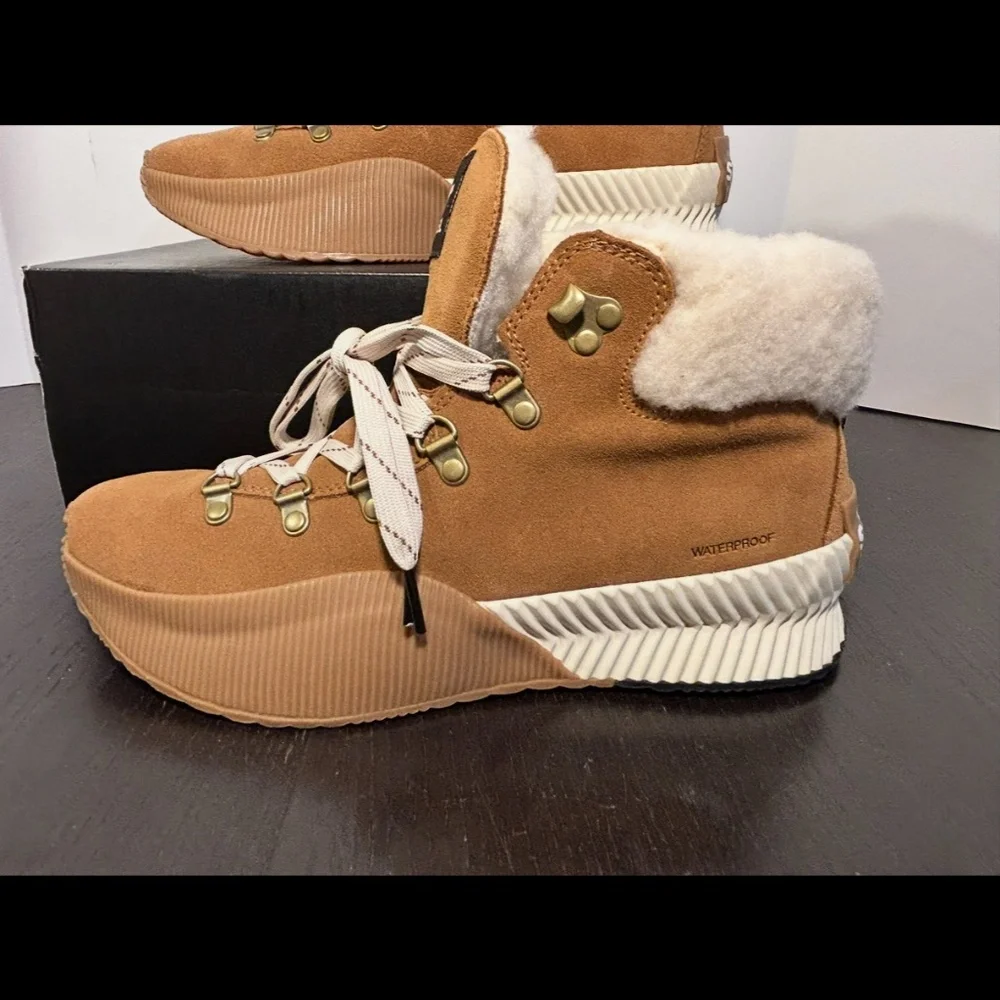 Sorel Out N About III Conquest Waterproof Boots Camel Brown Womans 9.5